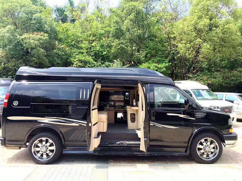 汪涵開車接李宇春上節目，被問：車是你從哪里租來的嗎？